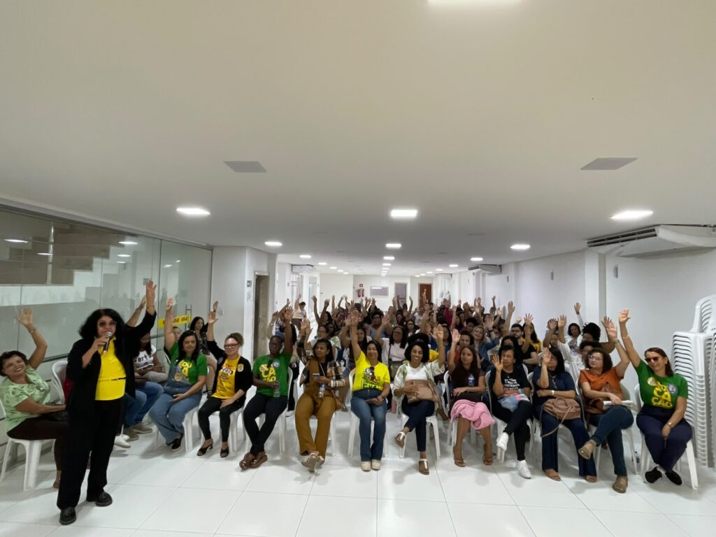 Paralisação da rede municipal de educação tem caminhada, ocupação do CEAF e novas negociações com a Prefeitura